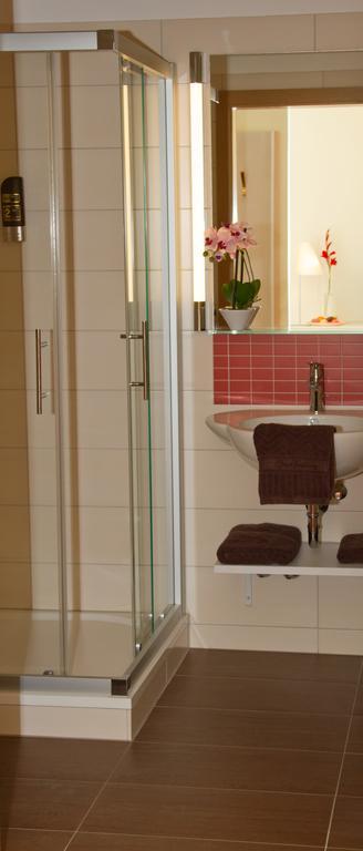 Hotel Zwei Linden Ottendorf-Okrilla Екстериор снимка