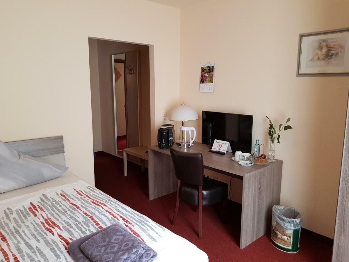 Hotel Zwei Linden Ottendorf-Okrilla Екстериор снимка